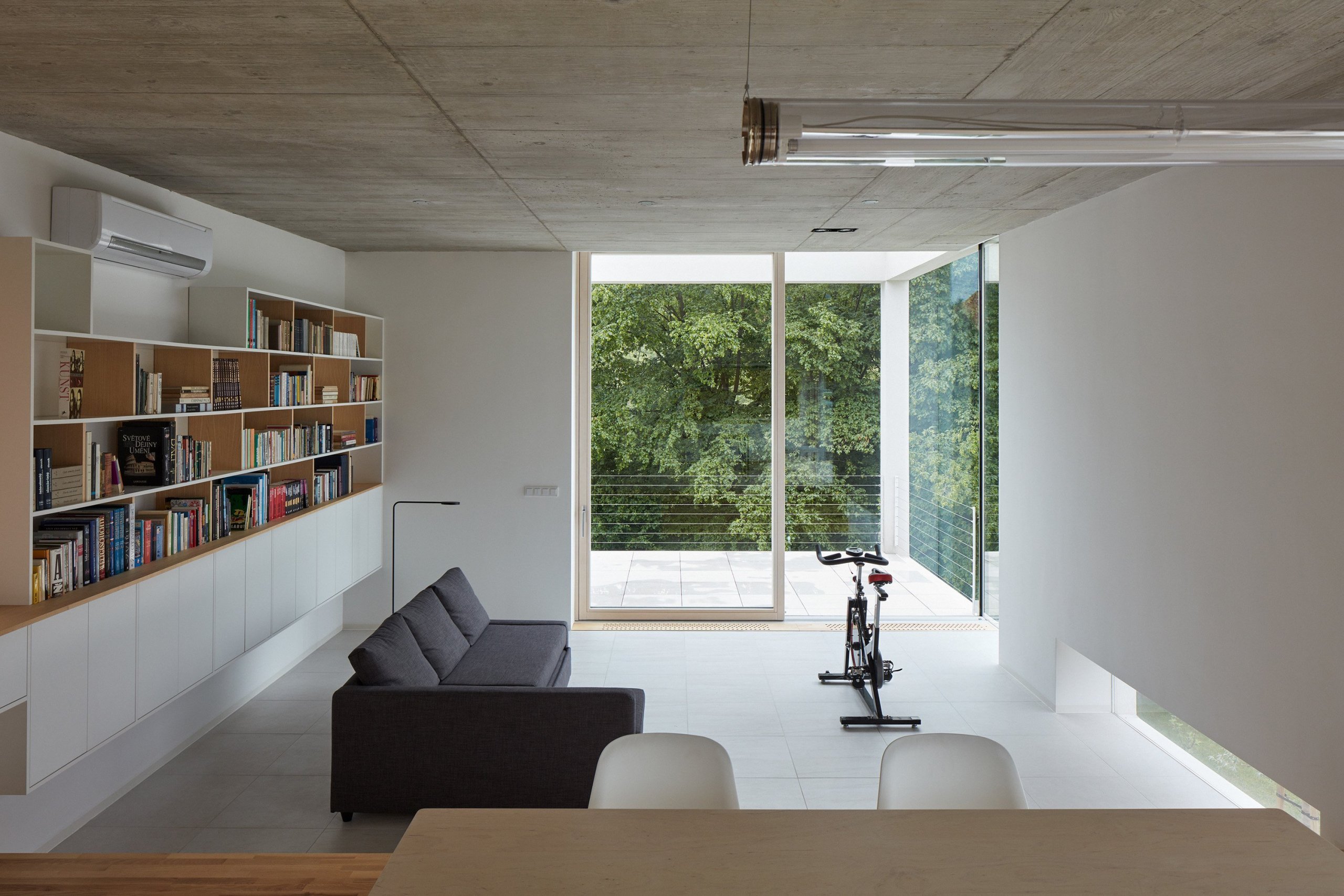 Dům ve svahu pro tři generace