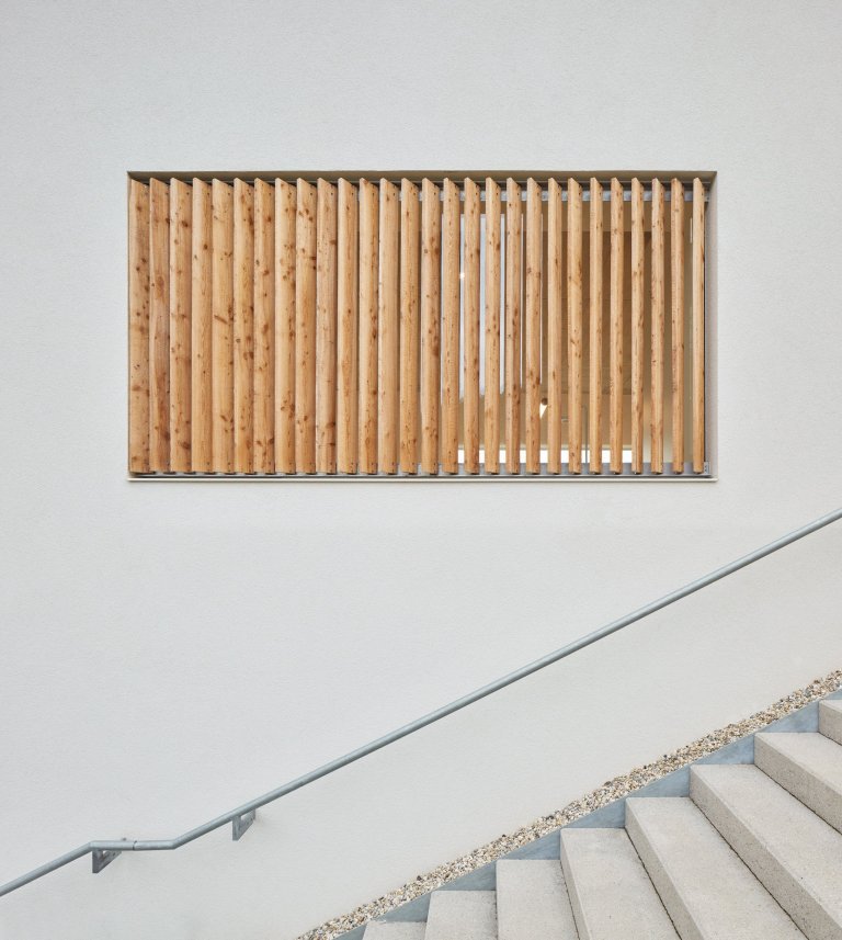 Dům ve svahu pro tři generace