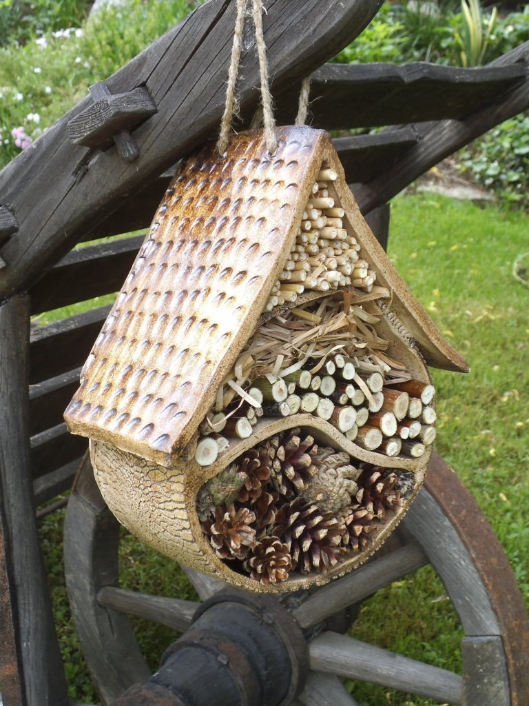 Hmyzí hotel pro užitečné pomocníky