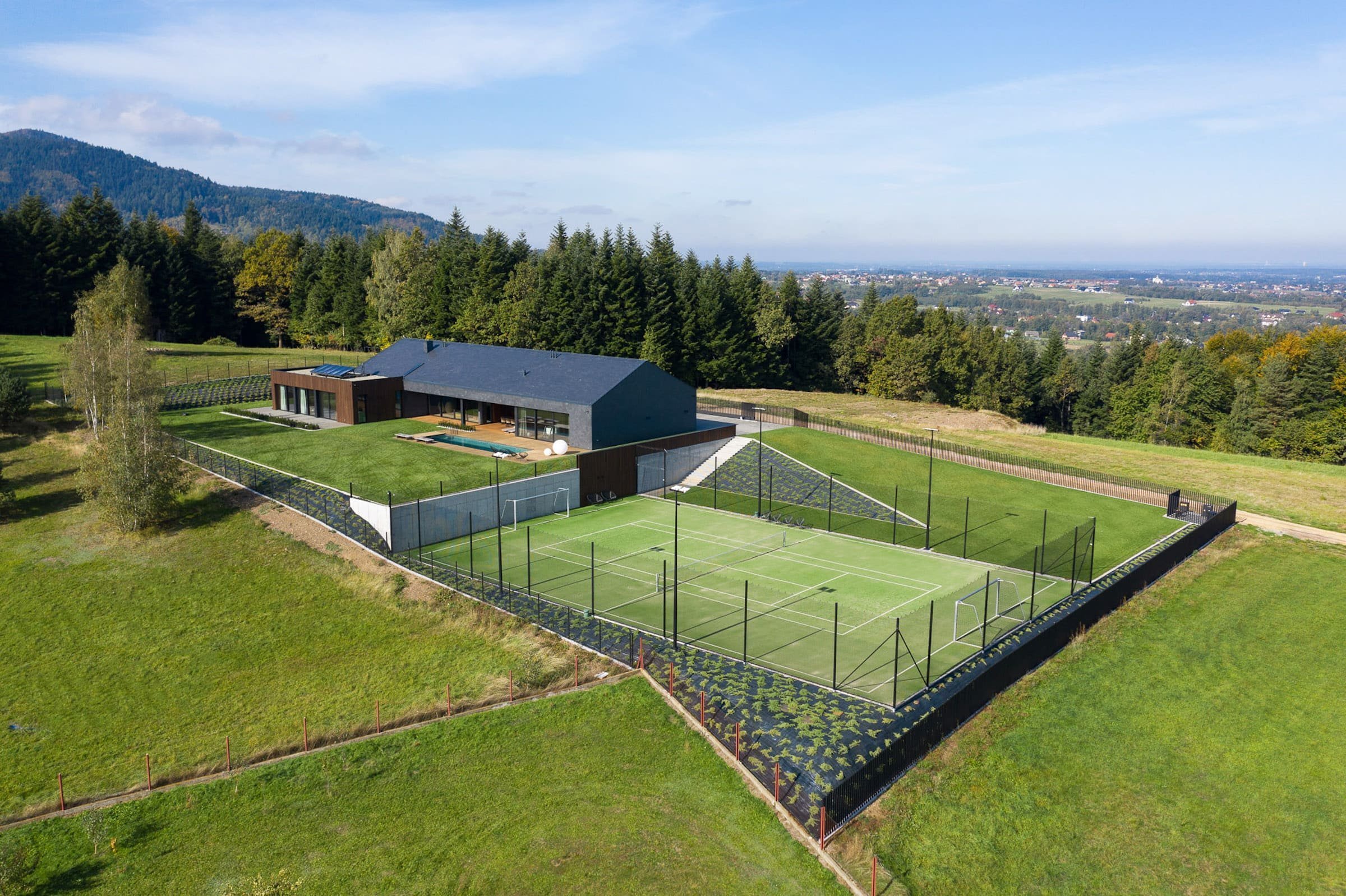 Jednoduchý dům s bazénem v Beskydech