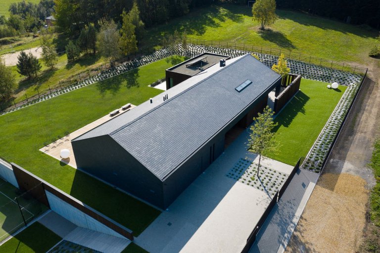 Jednoduchý dům s bazénem v Beskydech