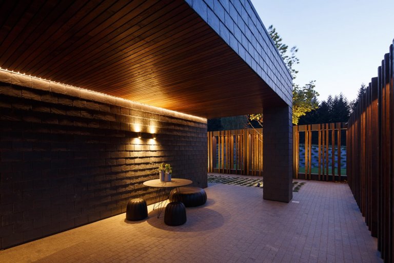 Jednoduchý dům s bazénem v Beskydech