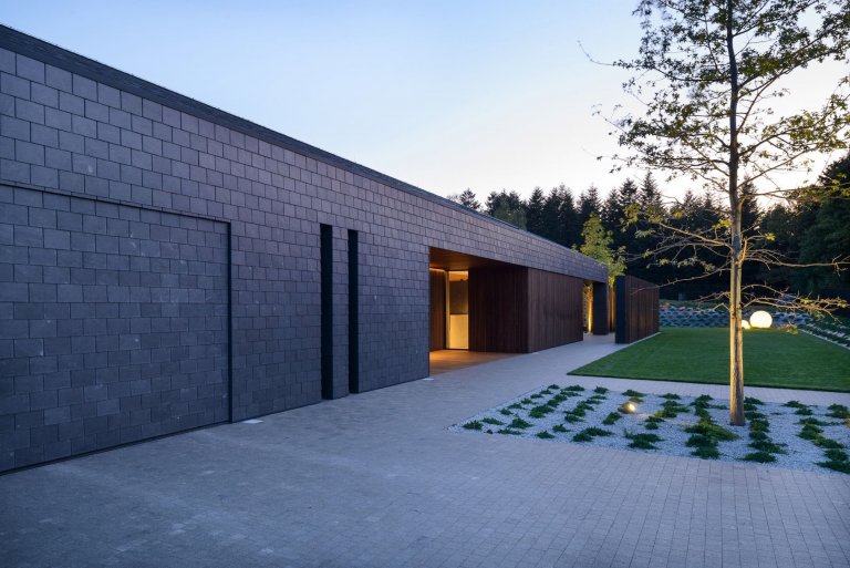 Jednoduchý dům s bazénem v Beskydech