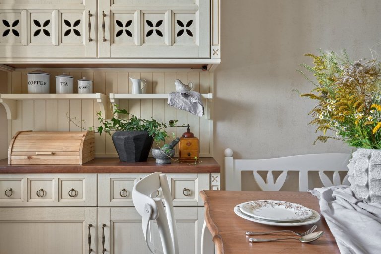 Kouzelný byt se světle zelenou kuchyní