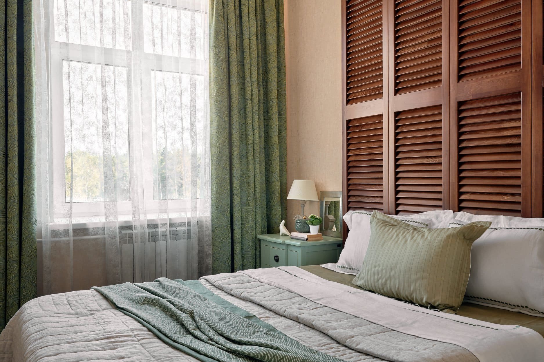 Kouzelný byt se světle zelenou kuchyní