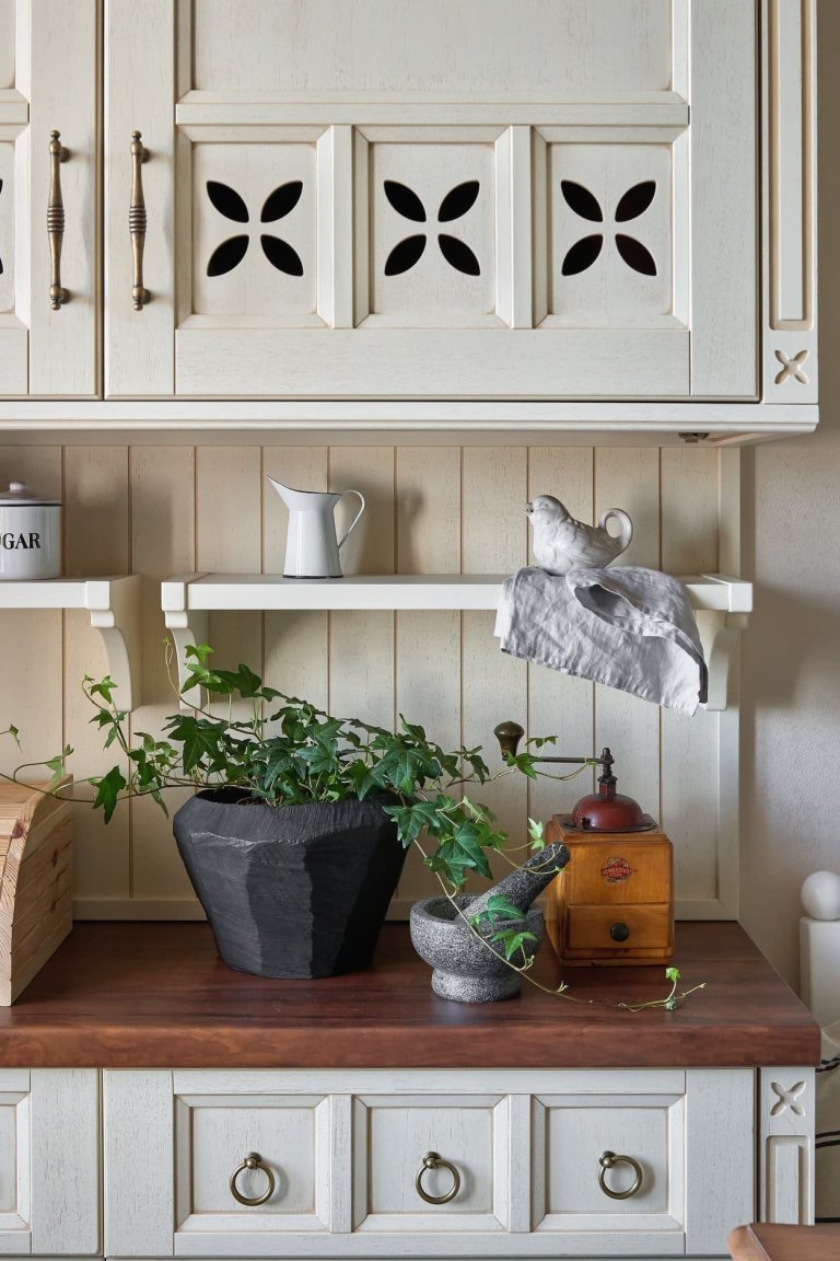 Kouzelný byt se světle zelenou kuchyní