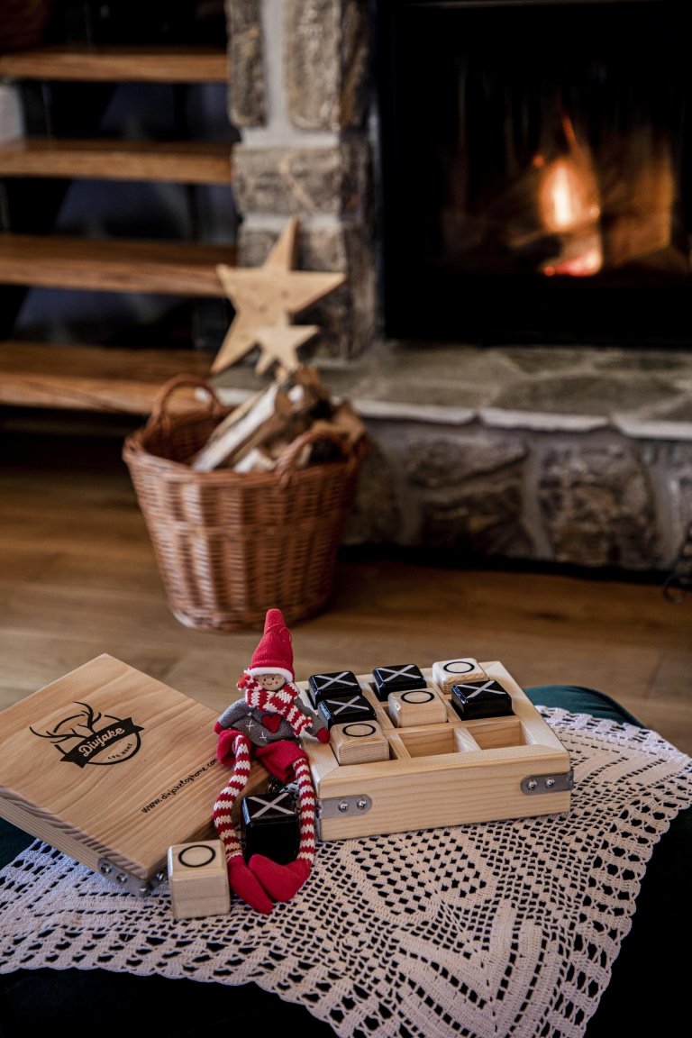 Kouzelný srub na samotě o vánočním čase