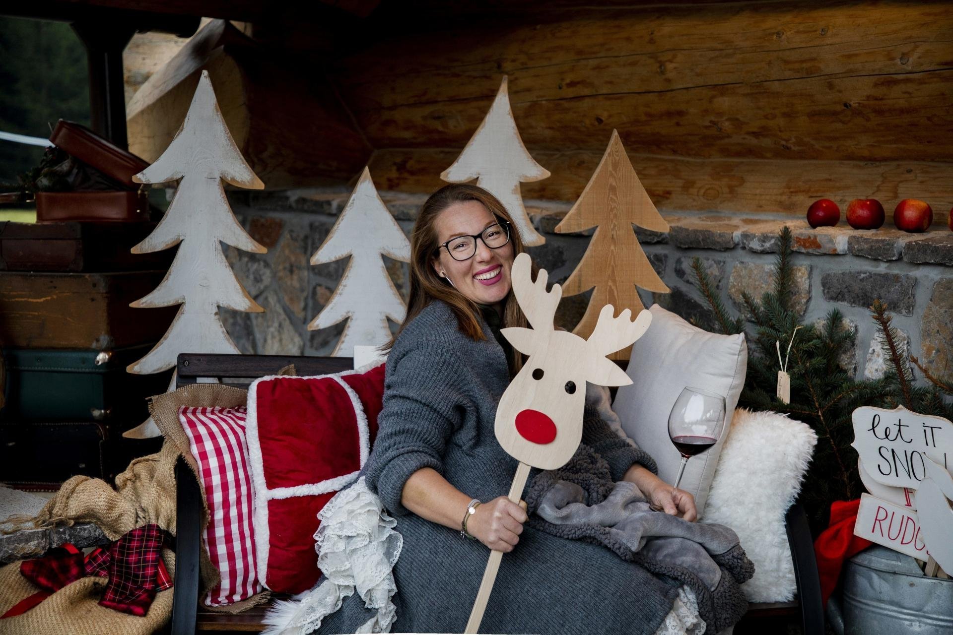 Kouzelný srub na samotě o vánočním čase