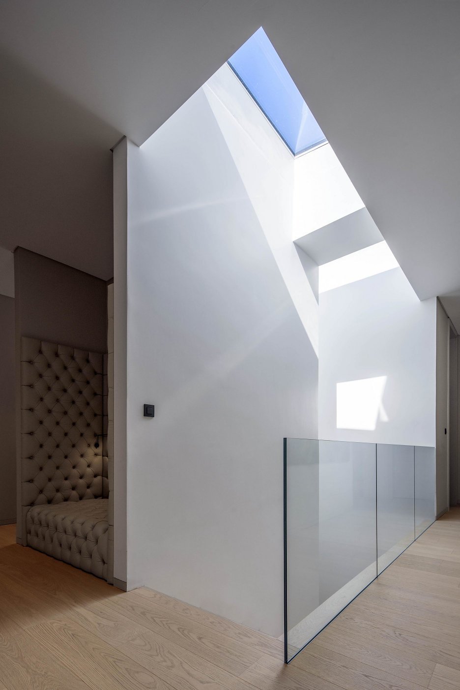 Luxusní dvoupodlažní dům na mírně svažité parcele