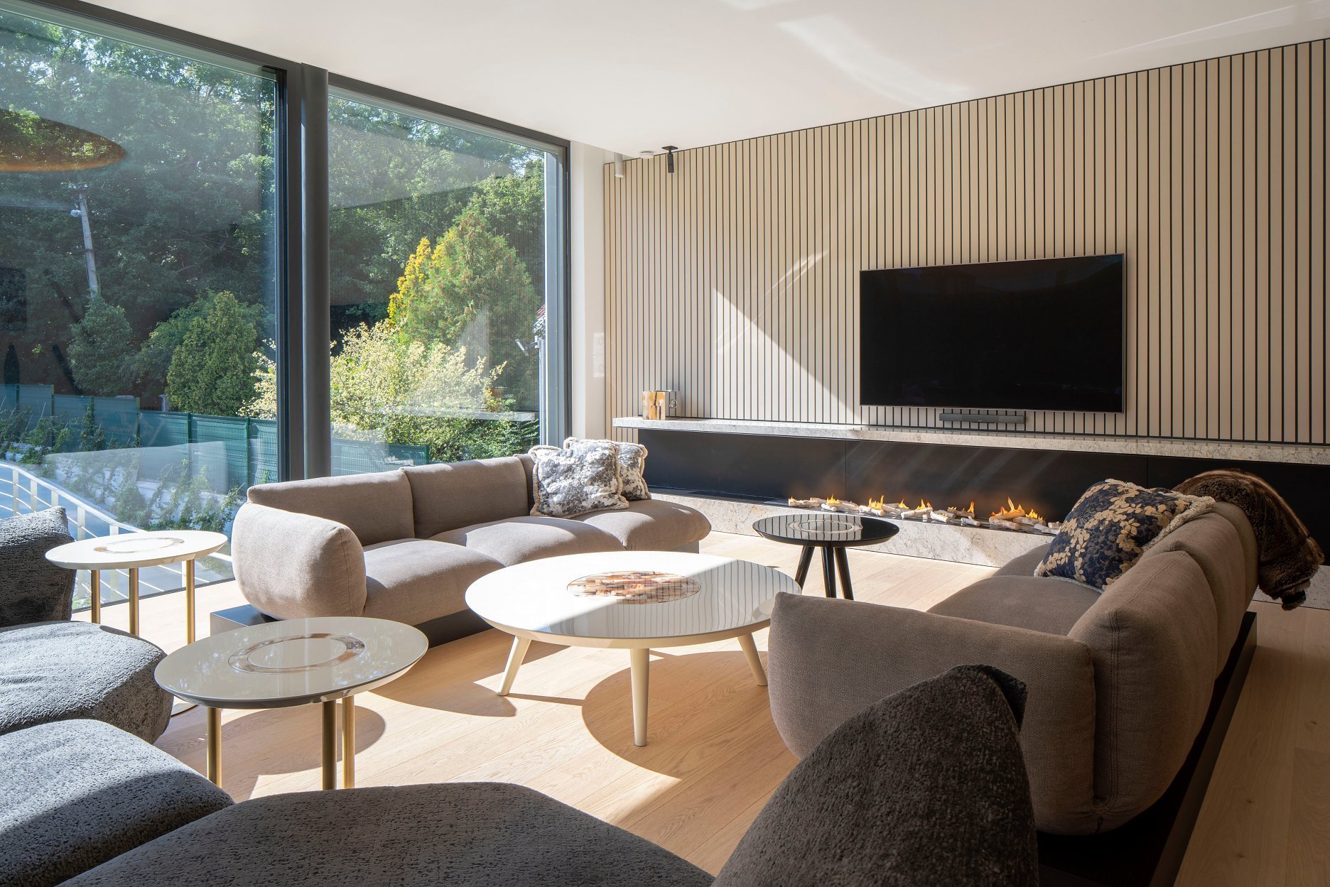 Luxusní dvoupodlažní dům na mírně svažité parcele