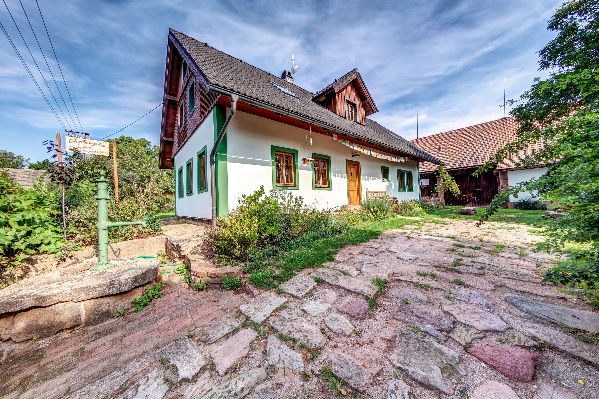 Malebná chaloupka pod Krakonošovem