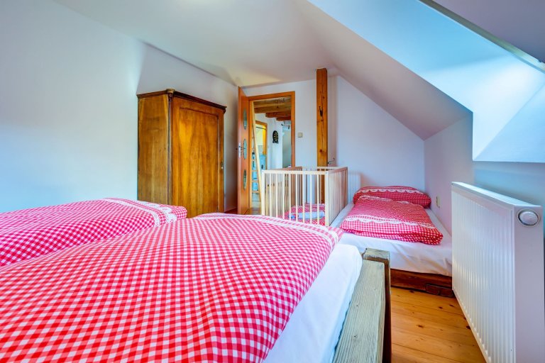 Malebná chaloupka pod Krakonošovem