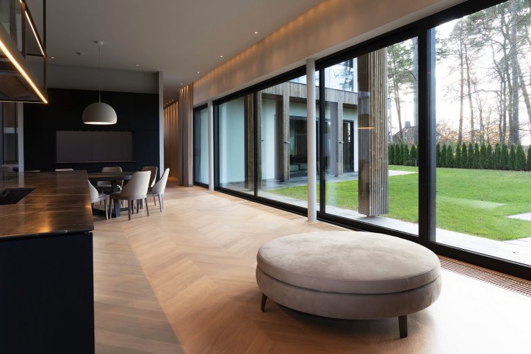 Minimalistická vila s bazénem