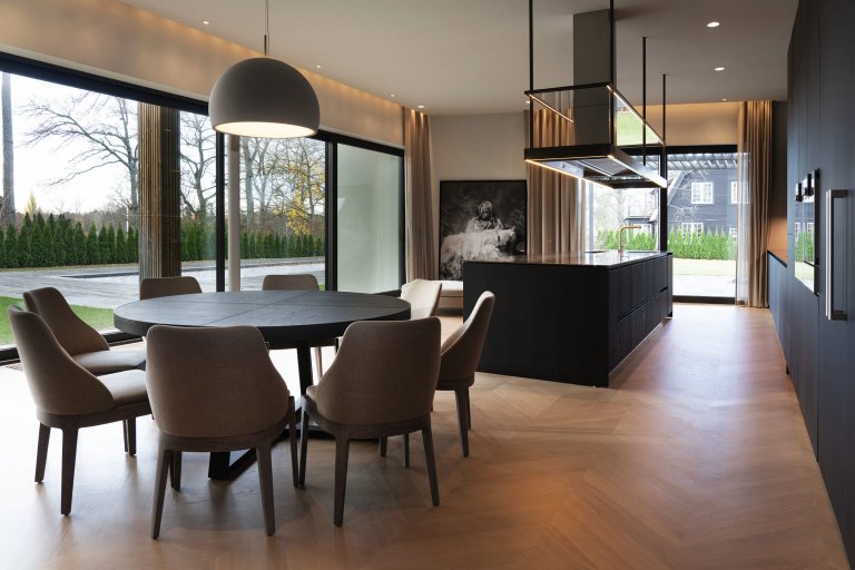 Minimalistická vila s bazénem