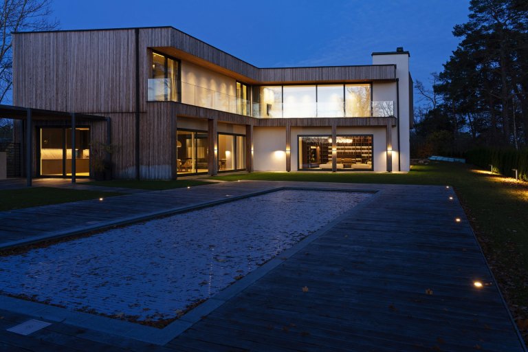 Minimalistická vila s bazénem