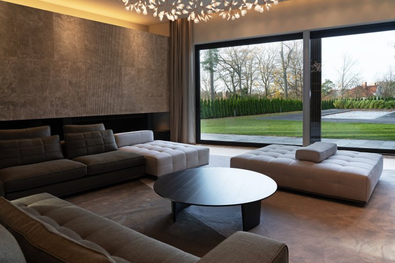 Minimalistická vila s bazénem