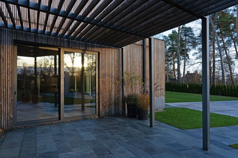 Minimalistická vila s bazénem