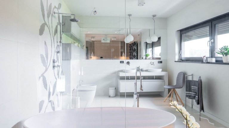 Moderní a útulný interiér v sametově šedé barvě