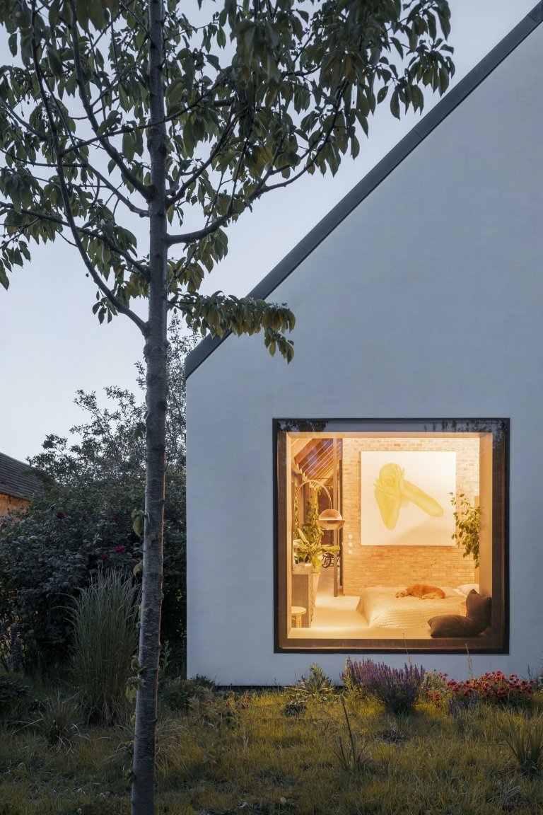 Moderní dům ze zrecyklovaného zdiva