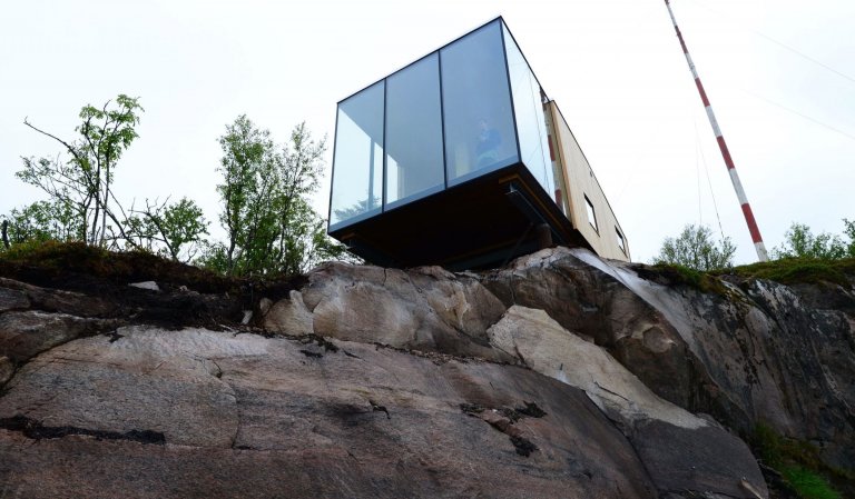 Moderní komplex u pobřeží Norska