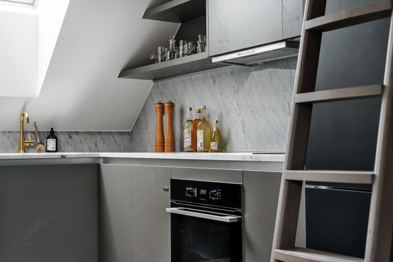 Moderní podkrovní byt ve Stockholmu