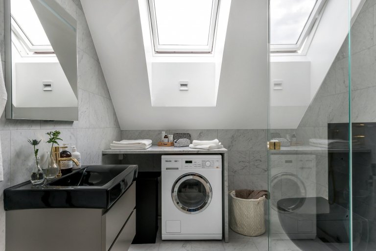 Moderní podkrovní byt ve Stockholmu