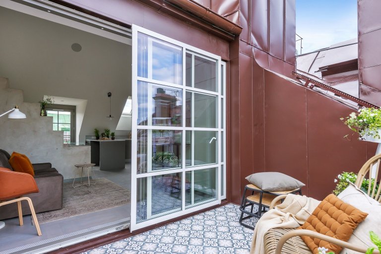 Moderní podkrovní byt ve Stockholmu