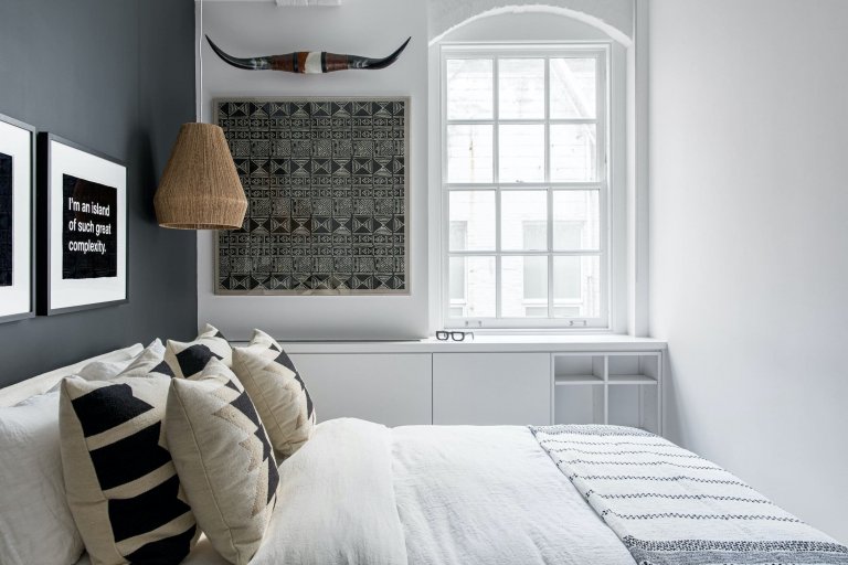 Modré tóny a odhalená cihla loftu v New Yorku