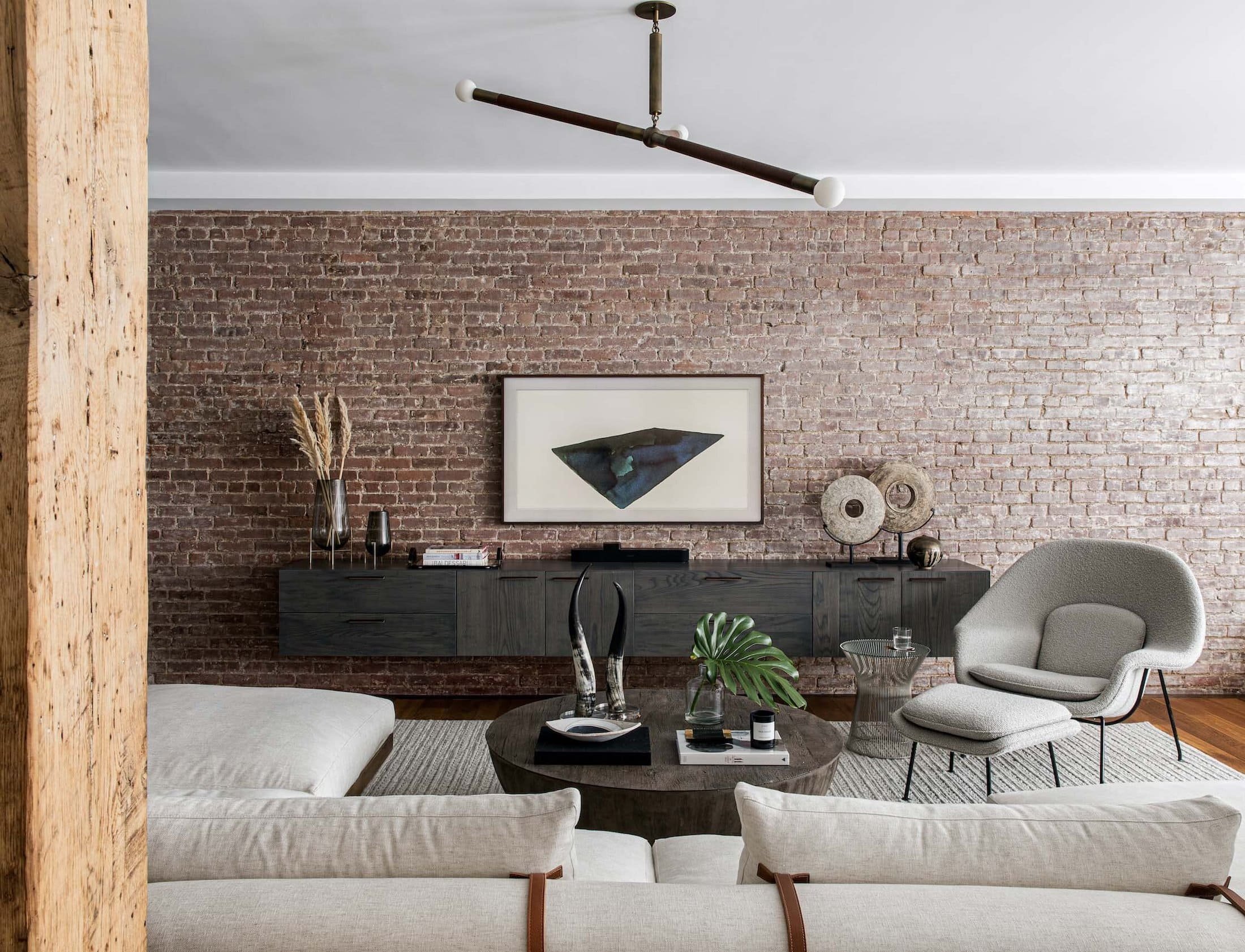 Modré tóny a odhalená cihla loftu v New Yorku