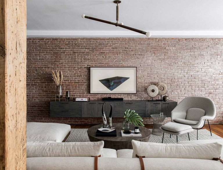 Modré tóny a odhalená cihla loftu v New Yorku