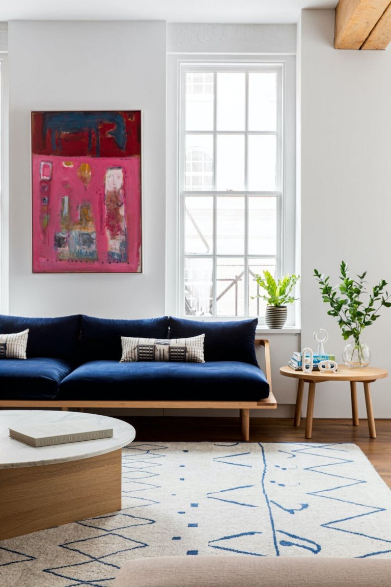 Modré tóny a odhalená cihla loftu v New Yorku