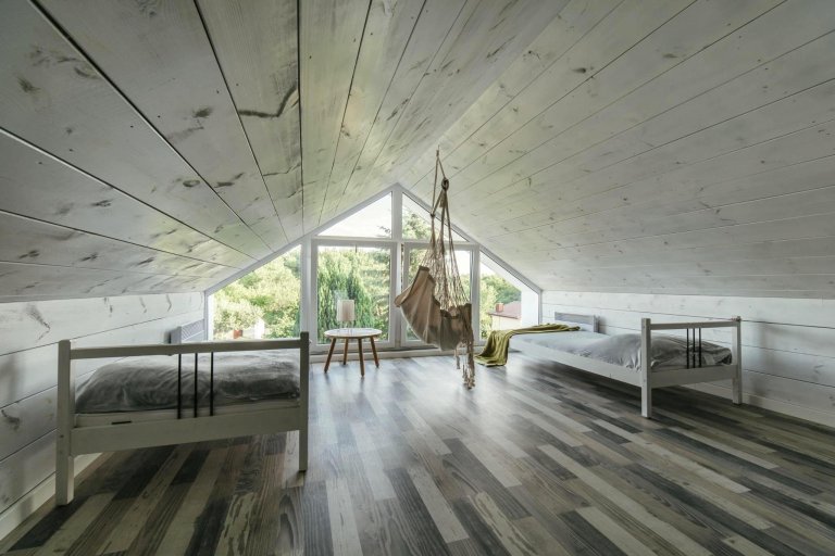 Neobvyklý letní dům inspirovaný dětstvím