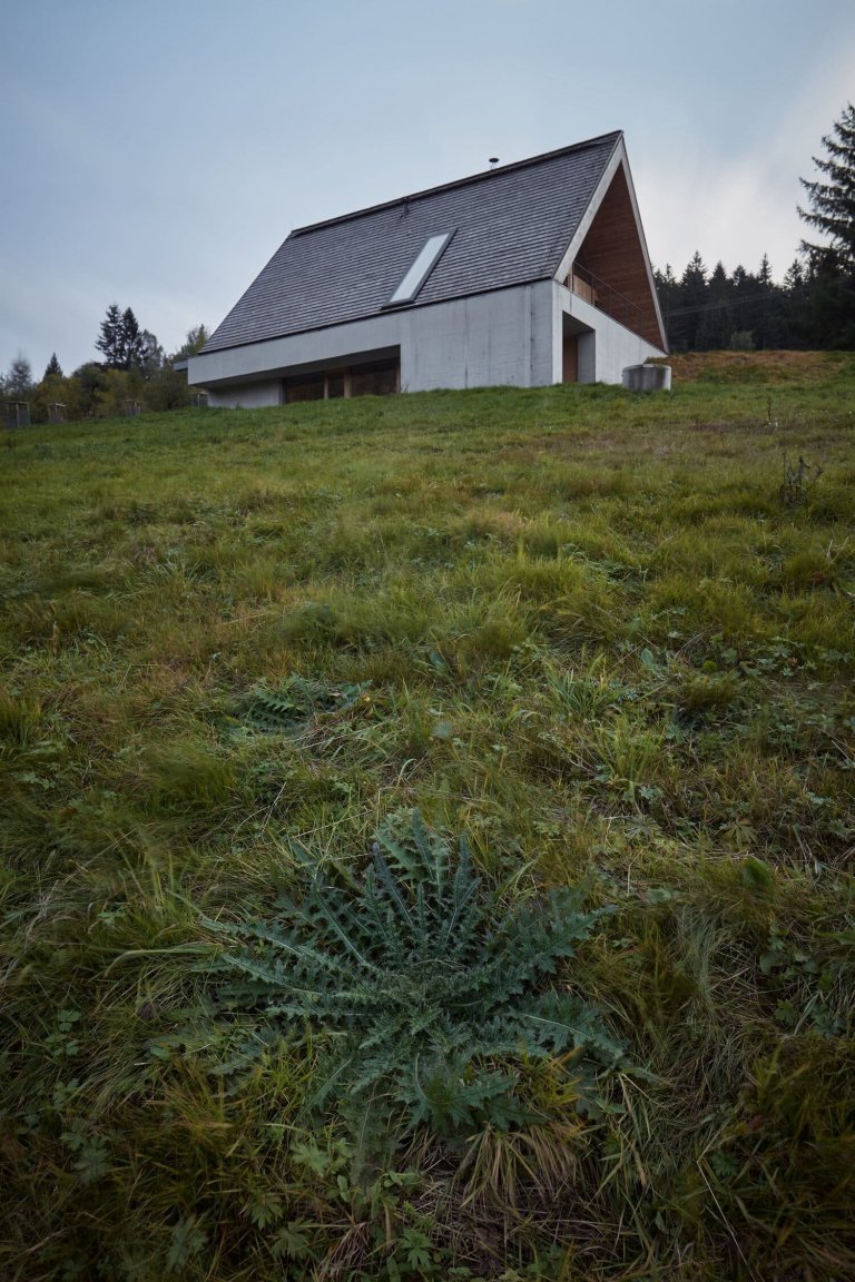 Netradičně tradiční chalupa v idylické horské krajině