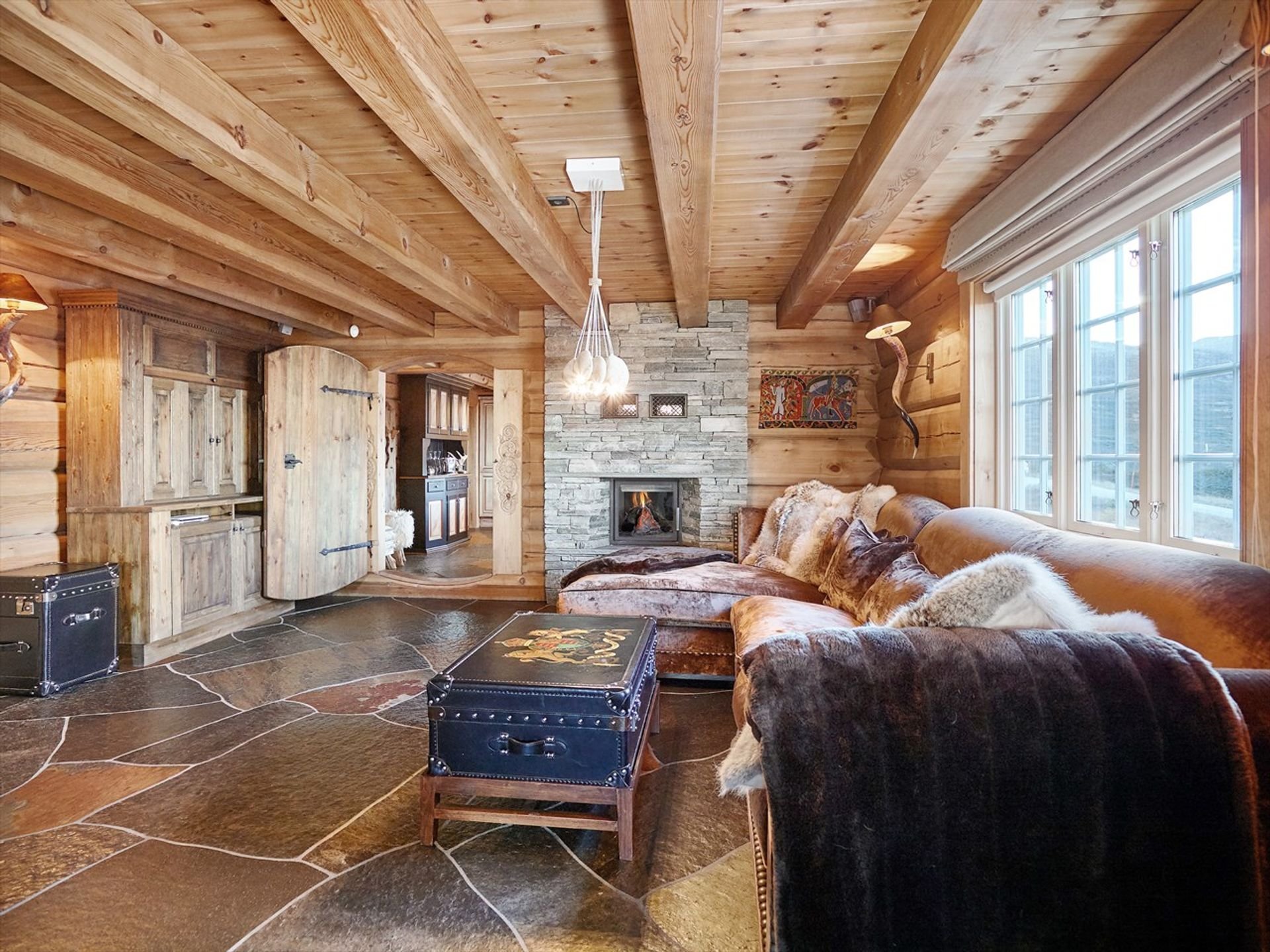 Norský srub s důrazem na řezbářskou práci