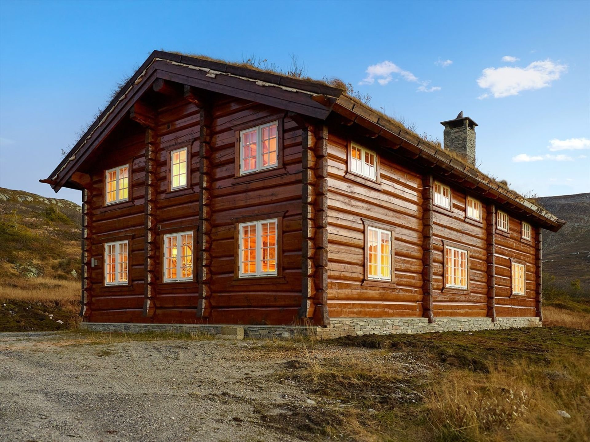 Norský srub s důrazem na řezbářskou práci