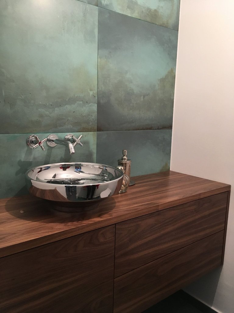 Originální interiér domu s bazénem