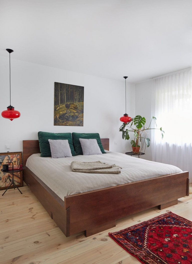 Originální interiér domu s bazénem