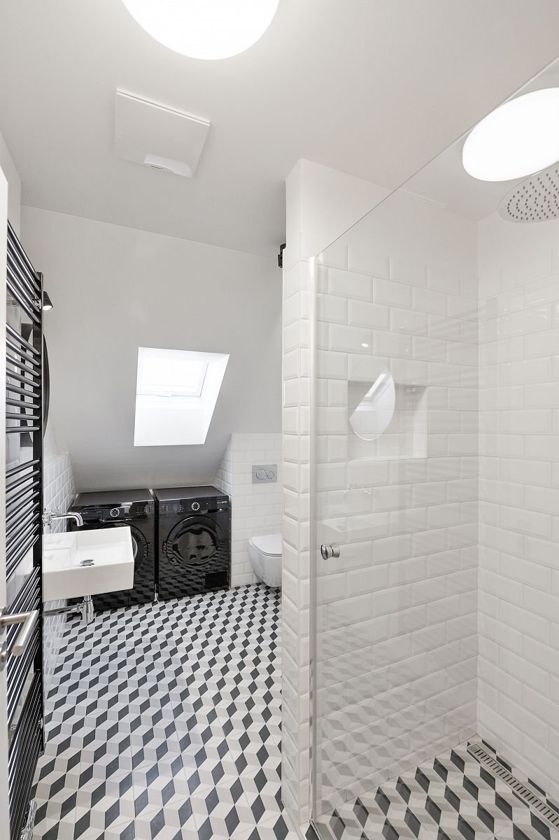 Podkrovní byt s černou kuchyní