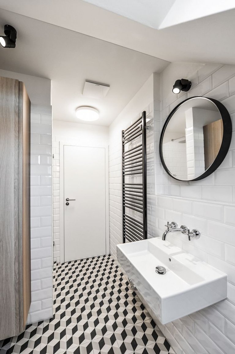 Podkrovní byt s černou kuchyní