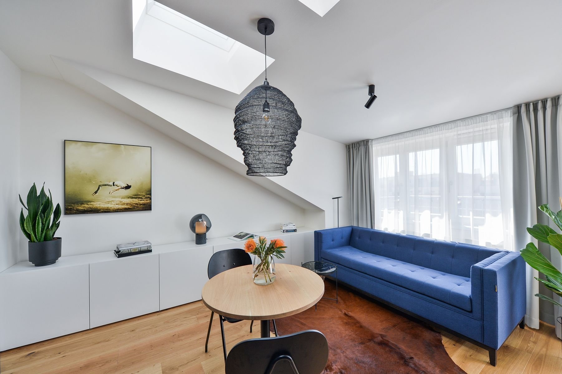 Podkrovní byt s černou kuchyní