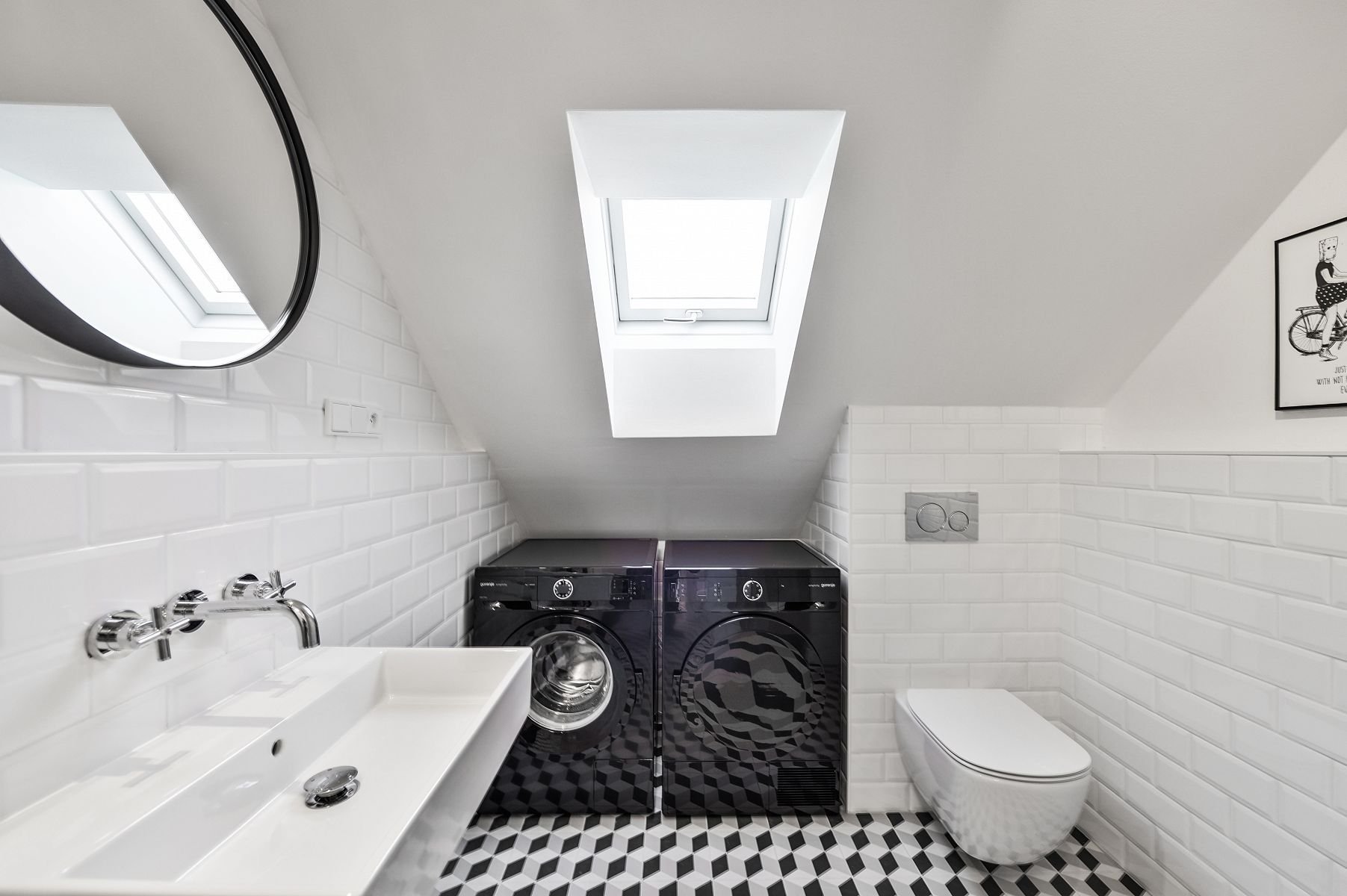 Podkrovní byt s černou kuchyní