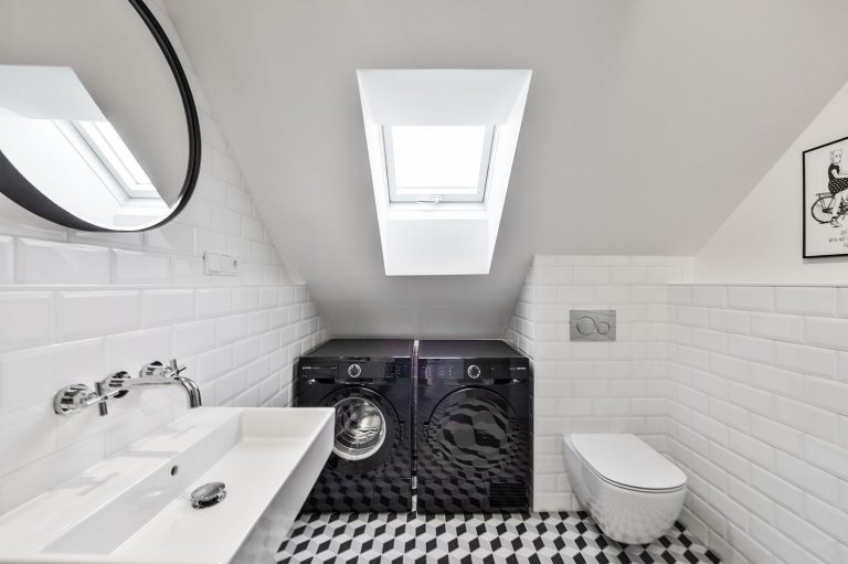 Podkrovní byt s černou kuchyní