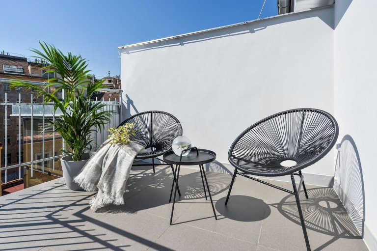 Podkrovní byt s černou kuchyní