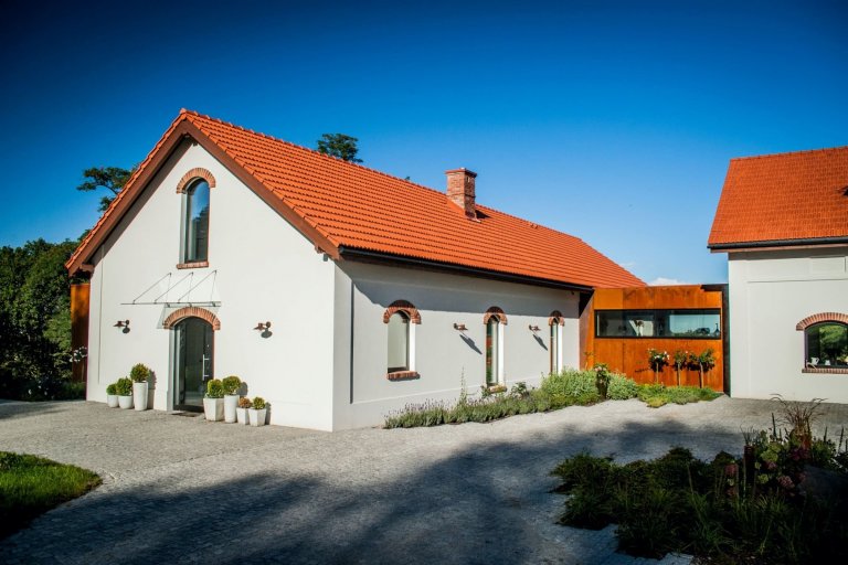 Proměna rozpadlé farmy na moderní bydlení
