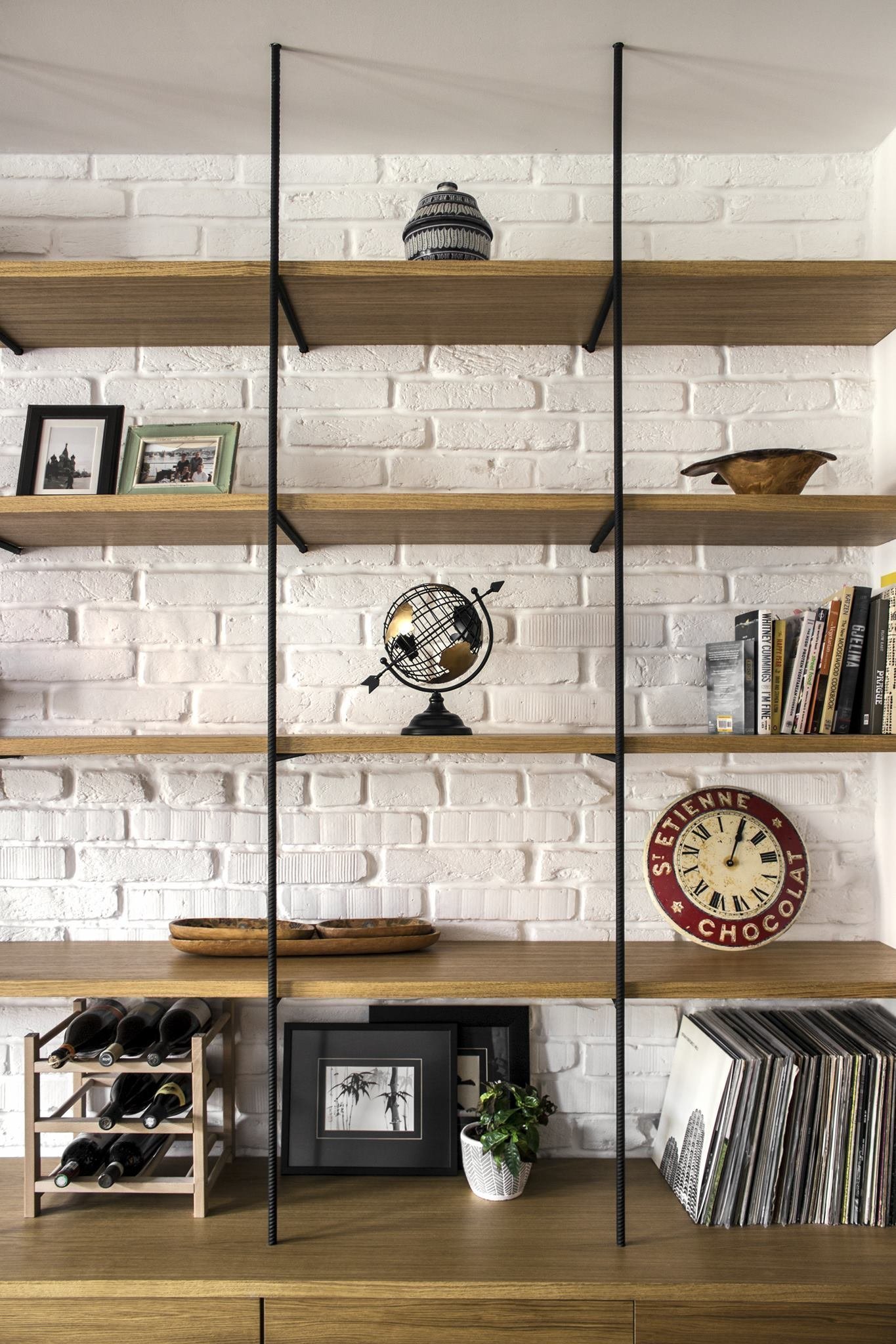 Prvorepublikový byt s ocelí a rezem v hlavní roli