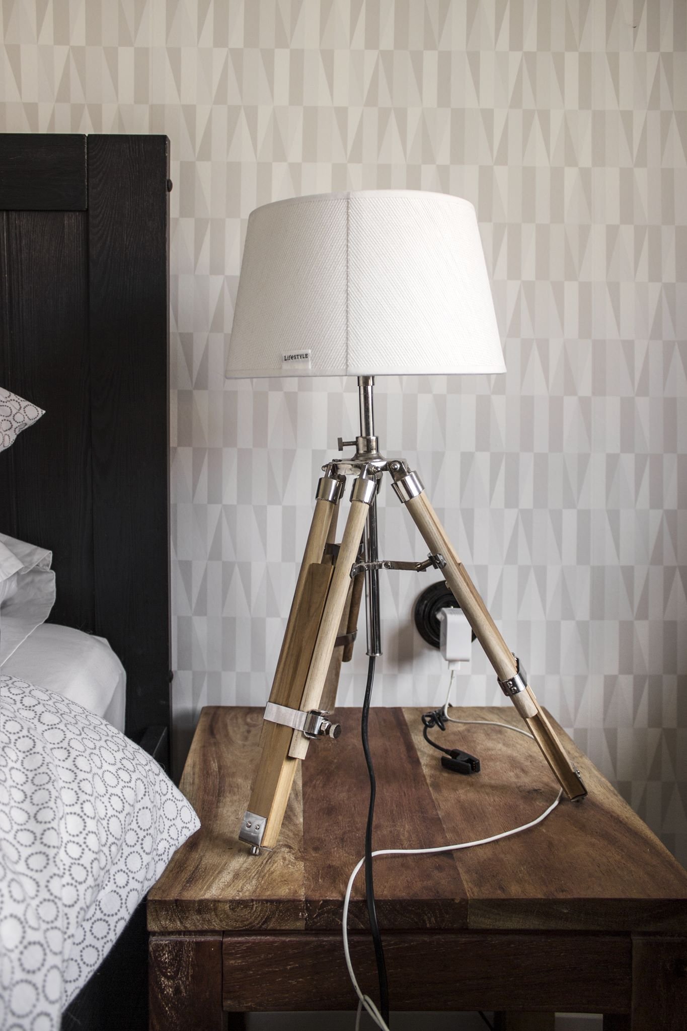 Prvorepublikový byt s ocelí a rezem v hlavní roli