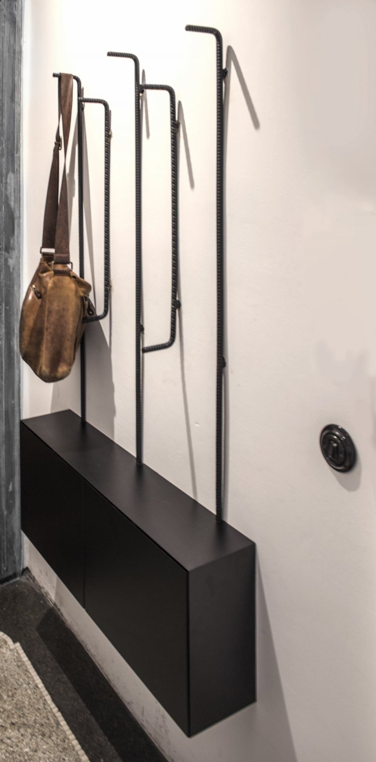 Prvorepublikový byt s ocelí a rezem v hlavní roli