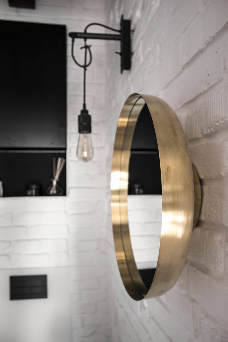 Prvorepublikový byt s ocelí a rezem v hlavní roli