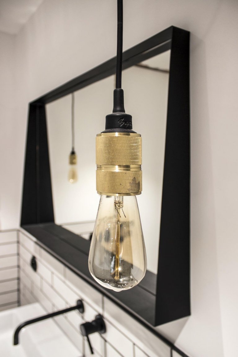 Prvorepublikový byt s ocelí a rezem v hlavní roli