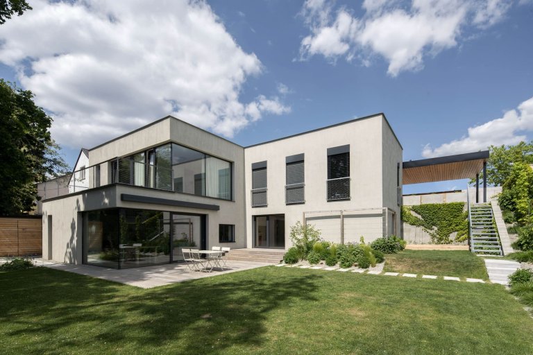 Rekonstrukce a dostavba domu ze 70. let minulého století